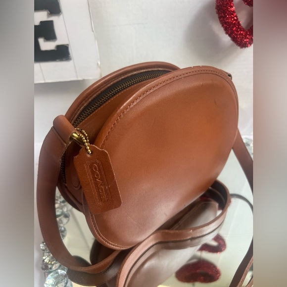 Coach vintage BrownLeather Crossbody Bag with Structured Design - Picture 6 of 9